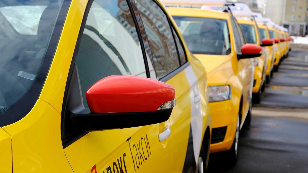 Новость проекта. На водителей такси в Москве начали заводить цифровые профили c QR-кодами